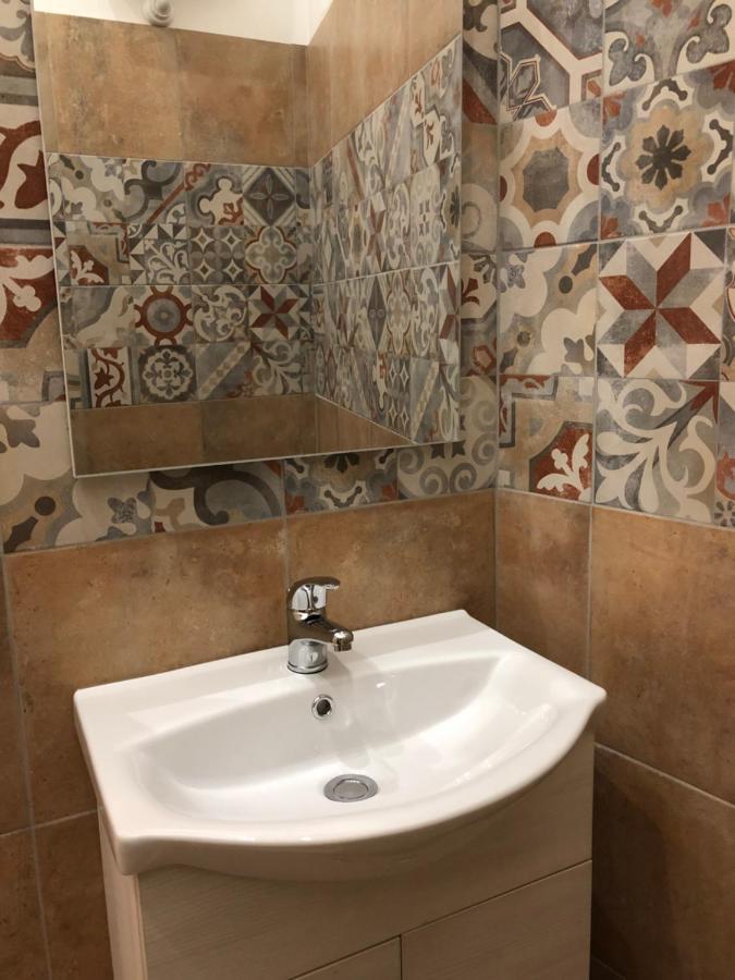 B&B Meliora Rooms 阿沃拉 外观 照片